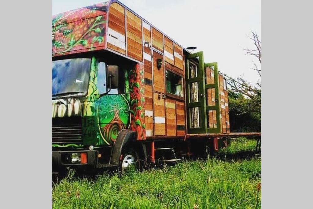 Glamp In Style In An Unique Horsebox Home Баттл Экстерьер фото