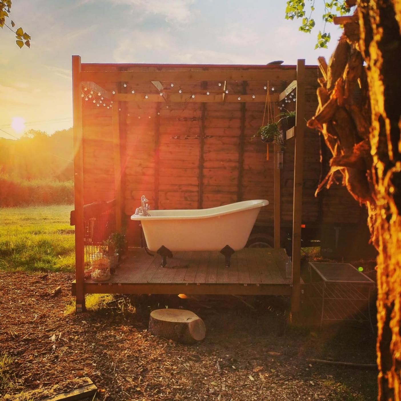 Glamp In Style In An Unique Horsebox Home Баттл Экстерьер фото