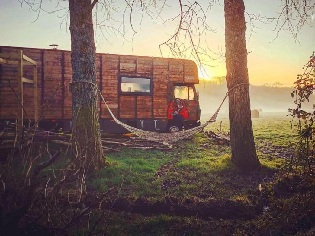 Glamp In Style In An Unique Horsebox Home Баттл Экстерьер фото